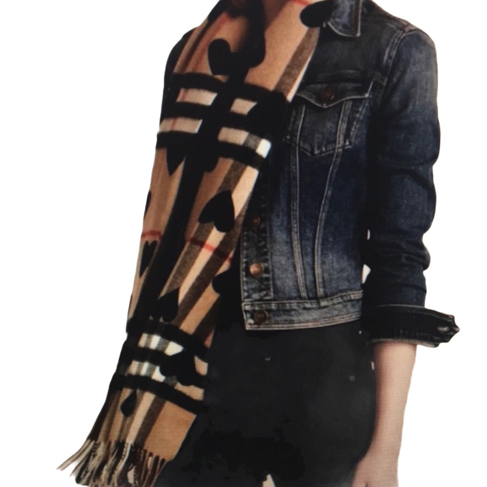 🧣NWT BURBERRY BLACK HEART SCARF 🧣